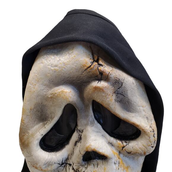 Scream Ghost Face Zombie Halloween Mask April June 2010 Fun World Used - Picture 7 of 16